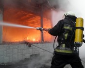 В Киеве горел рынок возле метро Черниговская