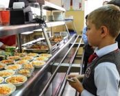 За некачественное питание компанию отстранили от работы со столичной гимназией Киевская Русь