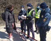 Под Киевом полицейские издевались над волонтерами. ВИДЕО