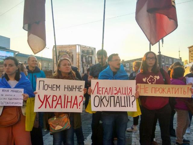 TheGuardian: Националисты маршируют в Киеве, чтобы выступить против мирного плана на востоке Украины